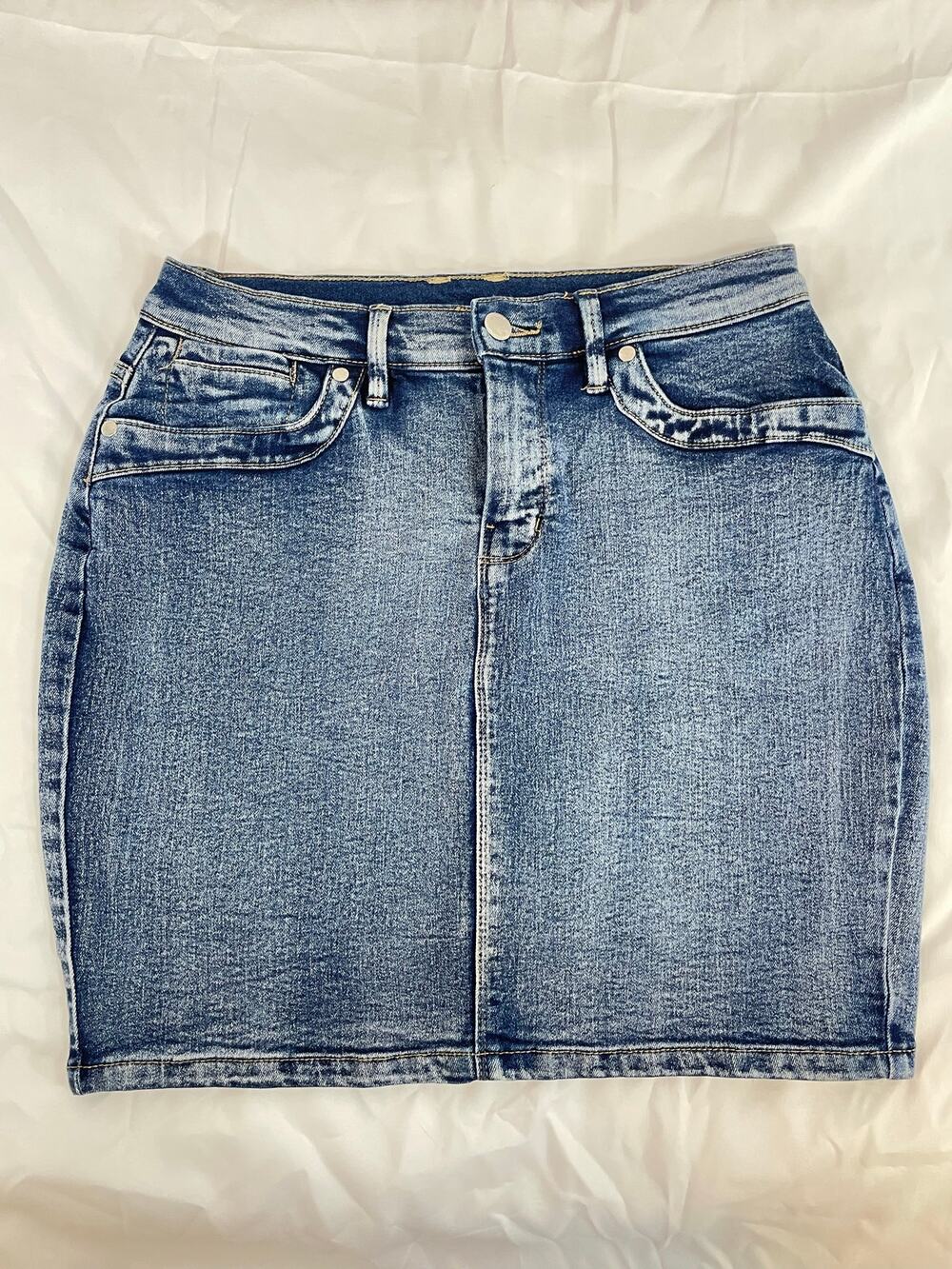 Venus Denim Mini Skirt Embroidered Pockets Medium Wash Blue Size 6 Y2K Casual